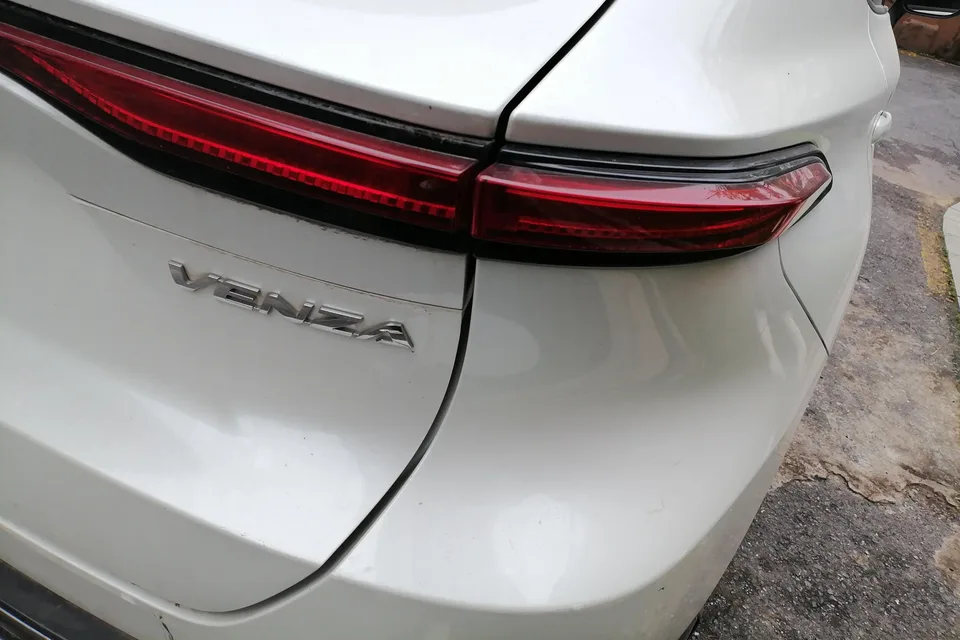 Toyota Venza 2.0L CVT 2WD Luxury Edition 2022 — миниатюра 3