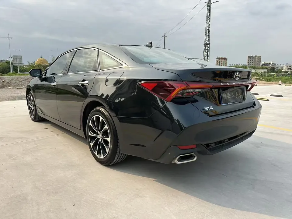 Toyota Avalon 2.0L Deluxe Edition 2023 — миниатюра 2