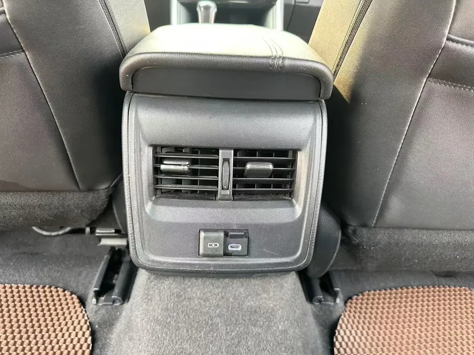 Toyota Avalon 2.0L Deluxe Edition 2023 — миниатюра 4