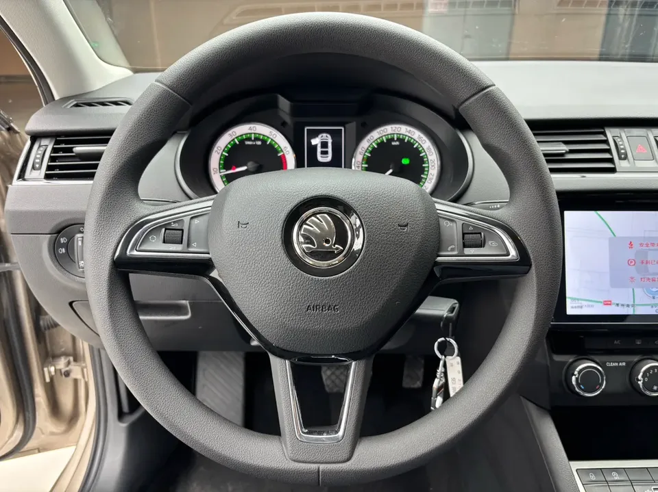 Skoda Octavia 1.5L Automatic Comfort Edition 2022 — миниатюра 3