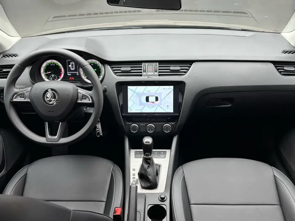 Skoda Octavia 1.5L Automatic Comfort Edition 2022 — миниатюра 5