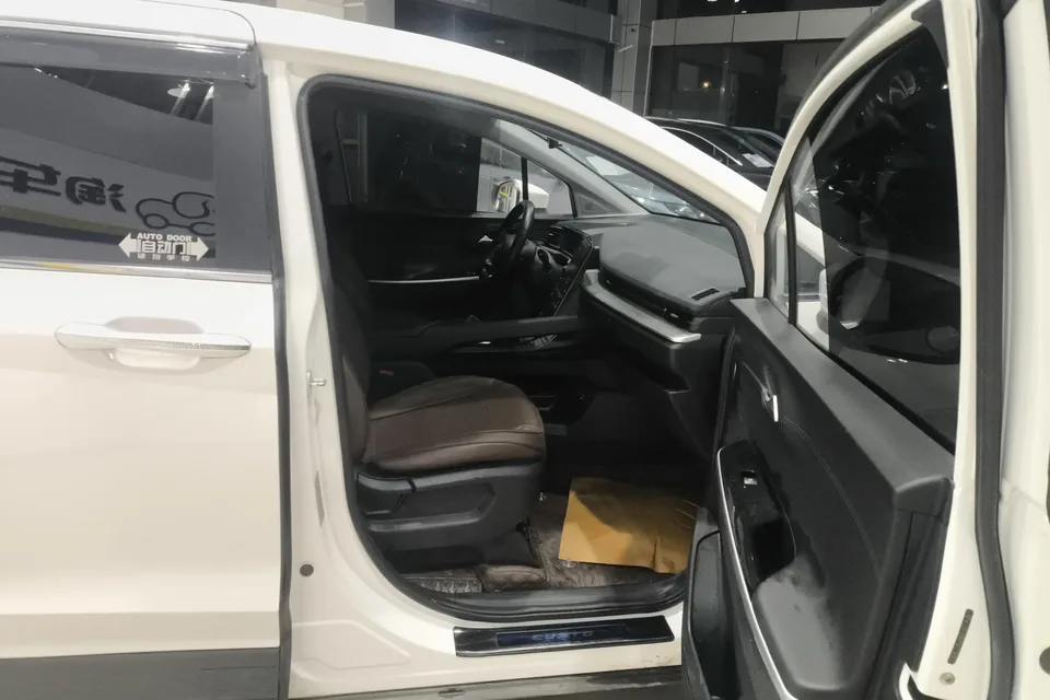 Hyundai Kustu Kustu 2021 270TGDi Premium Edition LUX 2023 — thumbnail 3