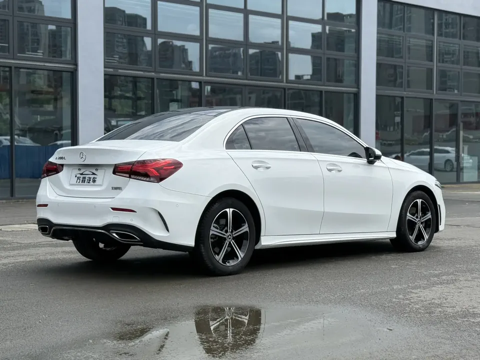 Mercedes-Benz Mercedes Benz A Class second facelift A 200 L sports sedan fashion version 2023 — миниатюра 3