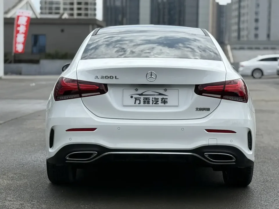 Mercedes-Benz Mercedes Benz A Class second facelift A 200 L sports sedan fashion version 2023 — миниатюра 5