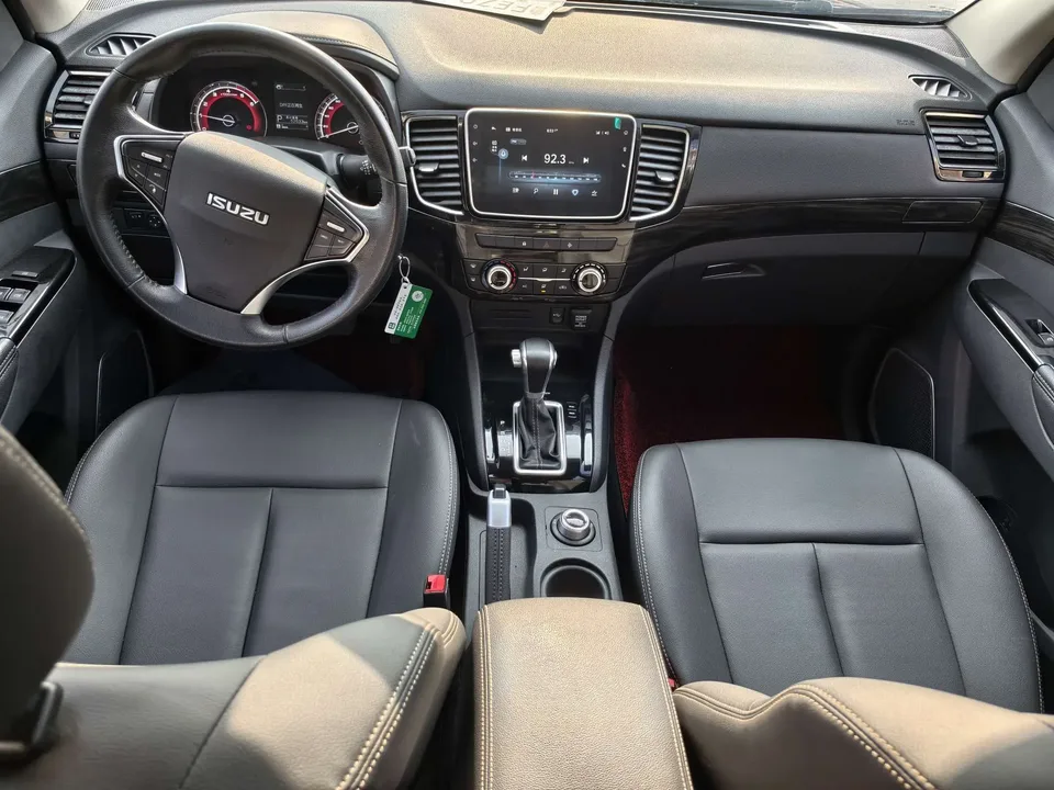 Isuzu Suzutaku 2.5T 4WD Automatic Super Deluxe Edition National VI JE4D25Q6A 2022 — миниатюра 5