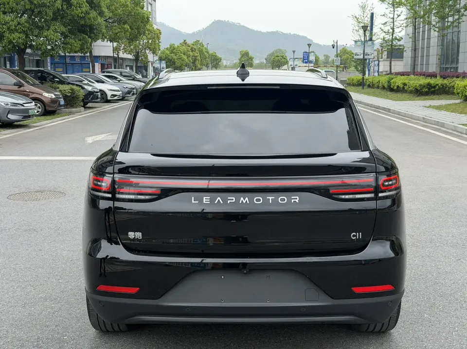 Leapmotor Zero running C11 Pure Electric 580 Premium Edition 2025 — миниатюра 2