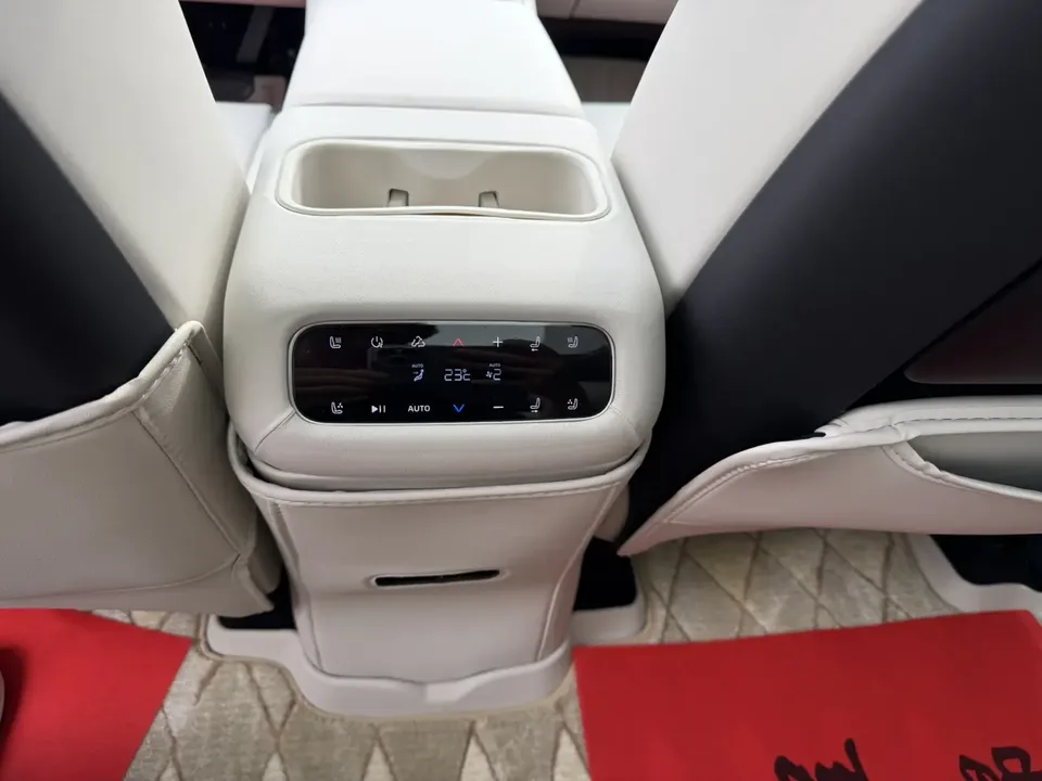 Leapmotor C16 Leapmotor C16 2024 pure electric version 580 premium version 2025 — миниатюра 2