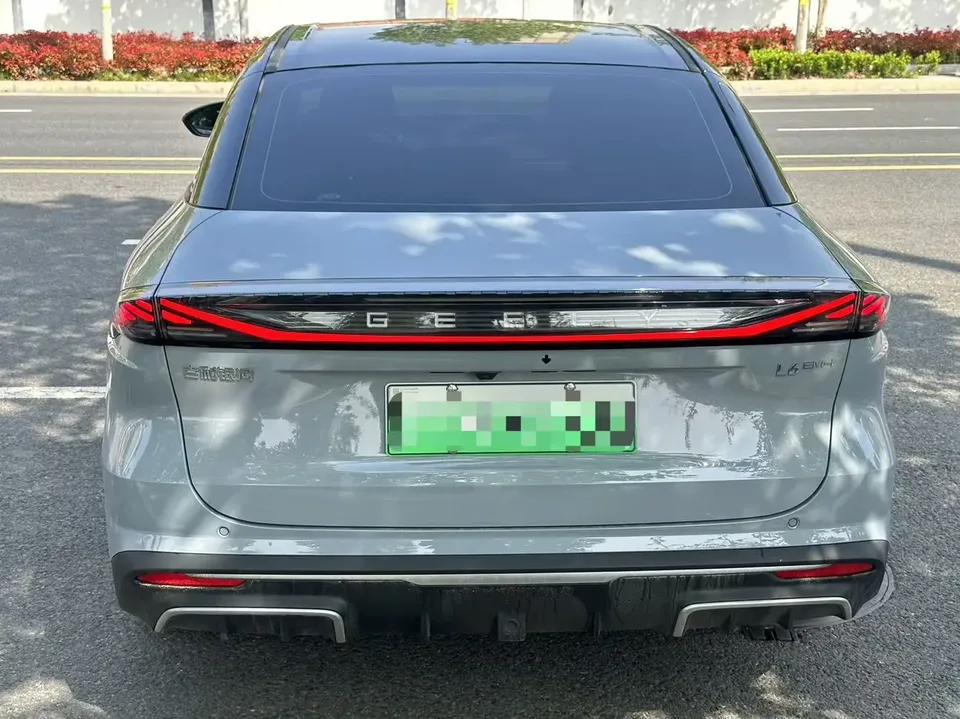 Geely Galaxy L6 Galaxy L6 2025 1.5 EM-i DHT 140KM Exploration+ Edition 2025 — thumbnail 2