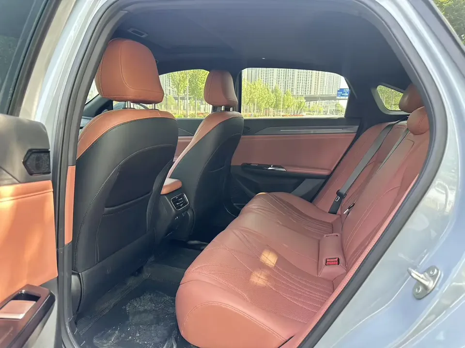 Geely Galaxy L6 Galaxy L6 2025 1.5 EM-i DHT 140KM Exploration+ Edition 2025 — thumbnail 3