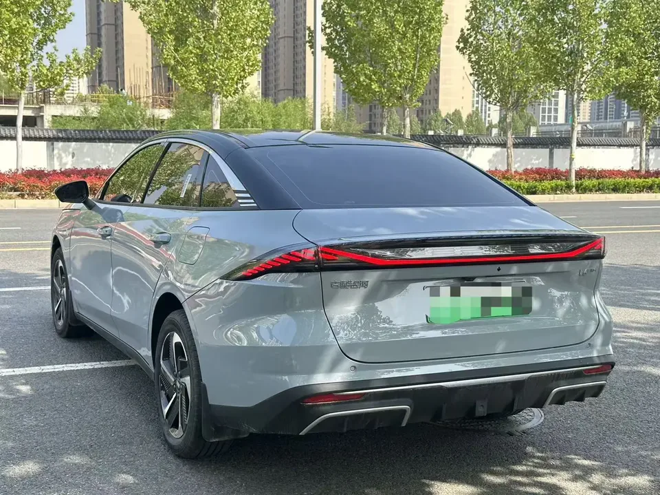 Geely Galaxy L6 Galaxy L6 2025 1.5 EM-i DHT 140KM Exploration+ Edition 2025 — thumbnail 4