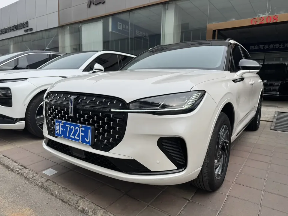 Lincoln Adventurer 2025