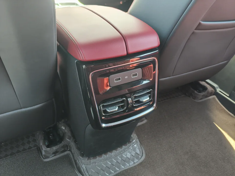 Jetour Jietu X70 PLUS JETOUR X70 PLUS 2023 1.5T DCT Brave PLUS 7-seater 2024 — миниатюра 3