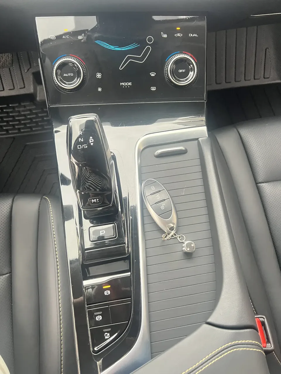 FAW Bestune B70 Bestune B70 2023 third generation 1.5T automatic enjoyment model 2023 — миниатюра 4