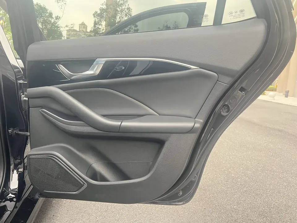 FAW Bestune B70 Bestune B70 2023 third generation 1.5T automatic enjoyment model 2023 — миниатюра 5