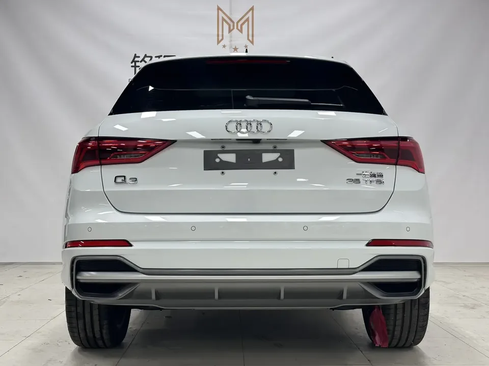 Audi Q3 Audi Q3 2022 35 TFSI Fashionable and Dynamic 2023 — миниатюра 2