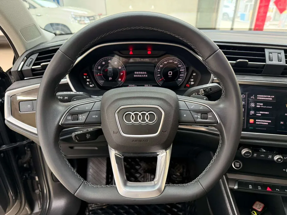 Audi Q3 Audi Q3 2023 35 TFSI Fashionable and Dynamic 2023 — миниатюра 4