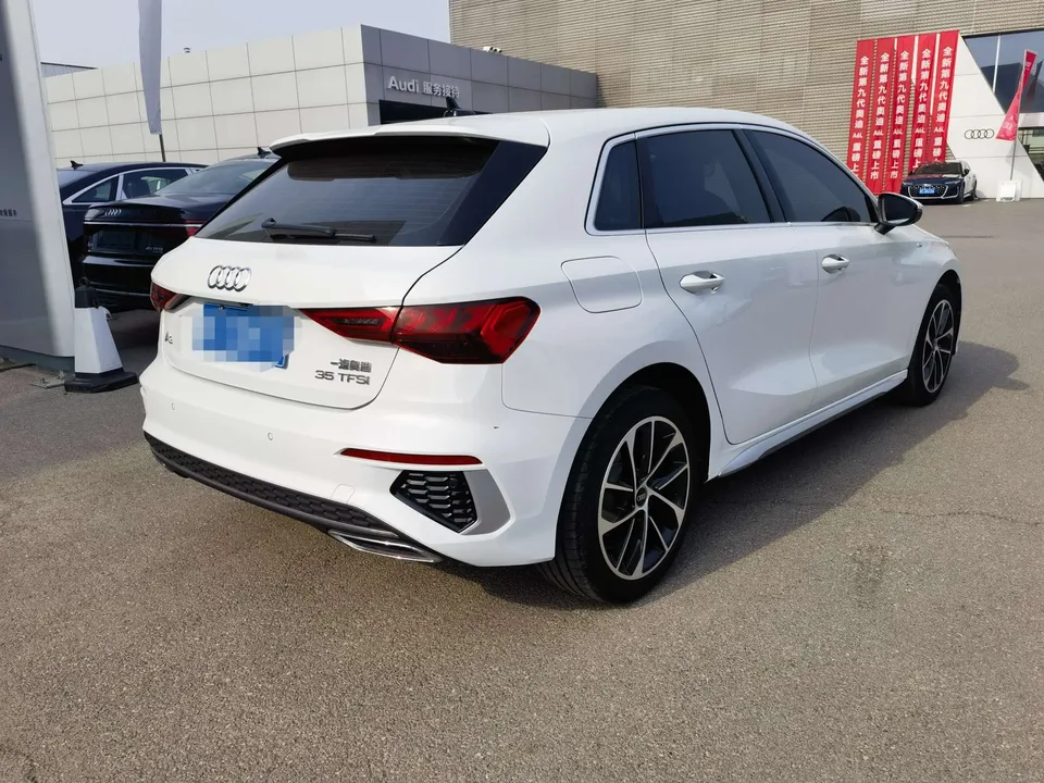 Audi A3 facelift Sportback 35 TFSI aggressive and sporty 2024 — миниатюра 2