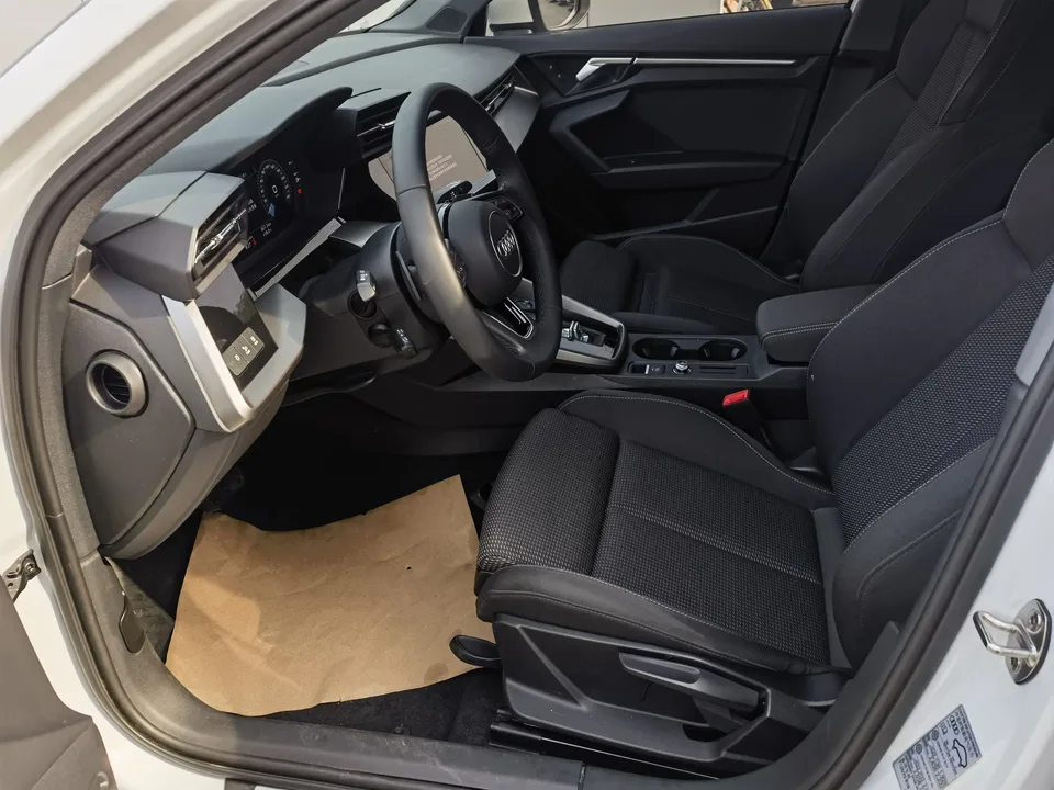 Audi A3 facelift Sportback 35 TFSI aggressive and sporty 2024 — миниатюра 4