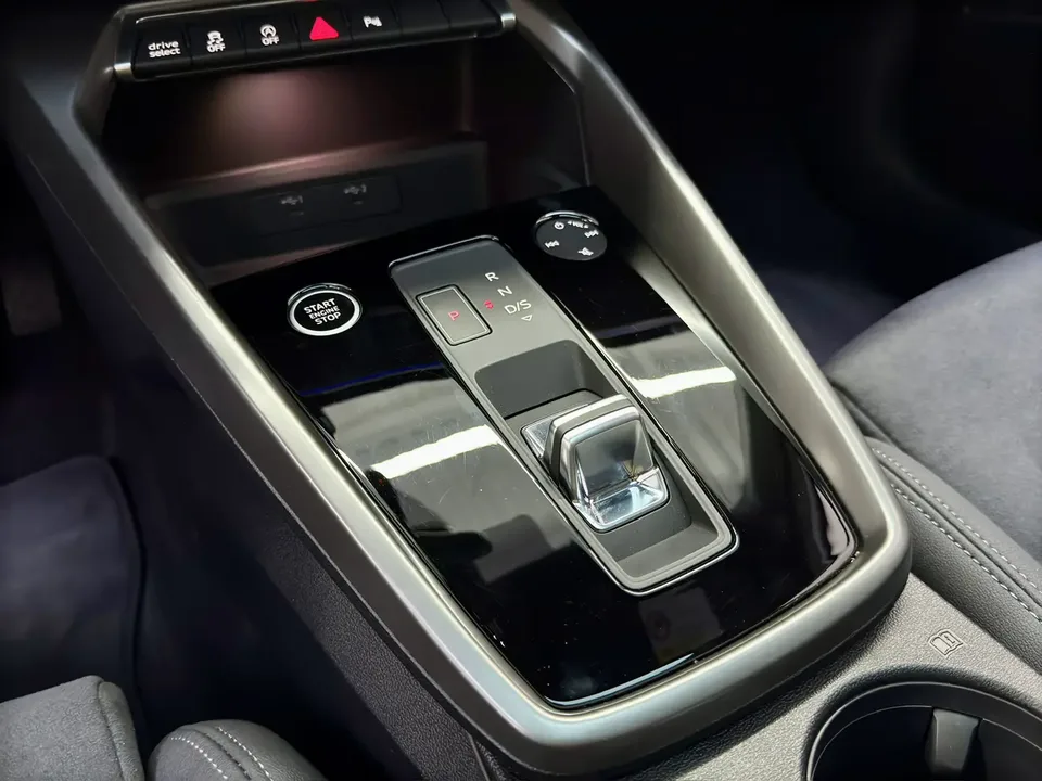 Audi A3 facelift A3L Limousine 35 TFSI luxury sports model 2024 — миниатюра 3