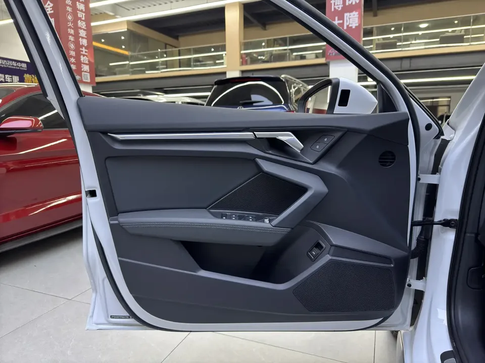 Audi A3 facelift A3L Limousine 35 TFSI luxury sports model 2024 — миниатюра 4