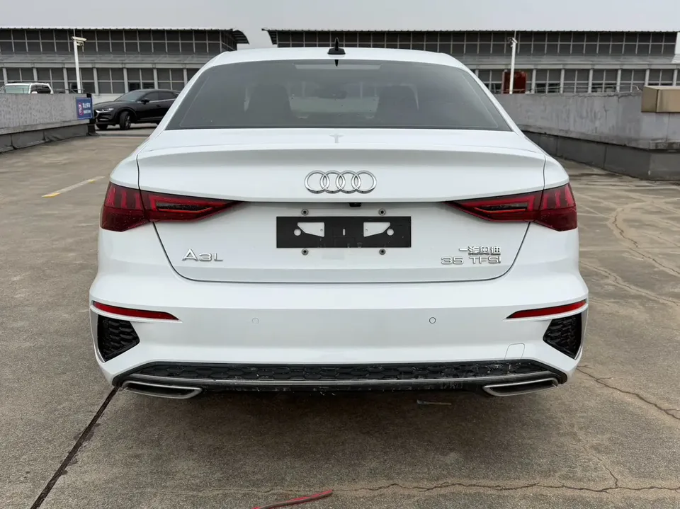 Audi A3 A3L Limousine 35 TFSI Luxury Sports 2022 — миниатюра 2