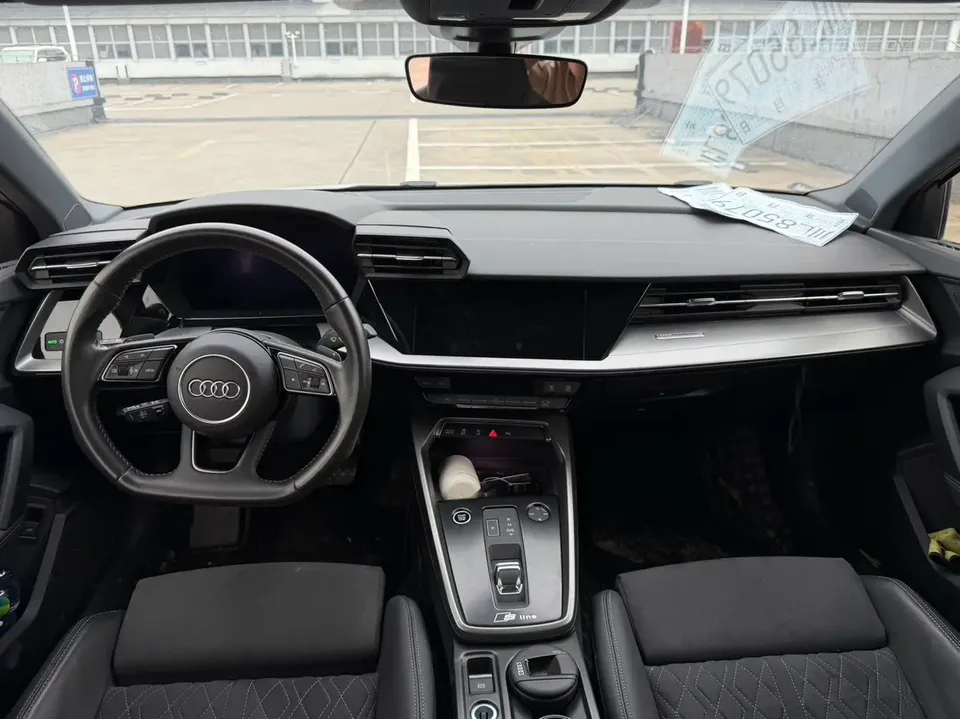 Audi A3 A3L Limousine 35 TFSI Luxury Sports 2022 — миниатюра 4