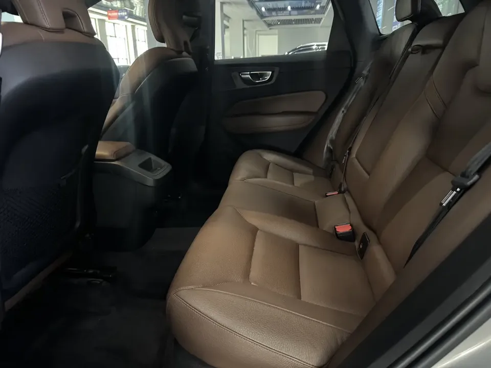 Volvo XC60 Volvo XC60 2023 B5 4WD Zhiyi Deluxe Edition 2022 — thumbnail 3