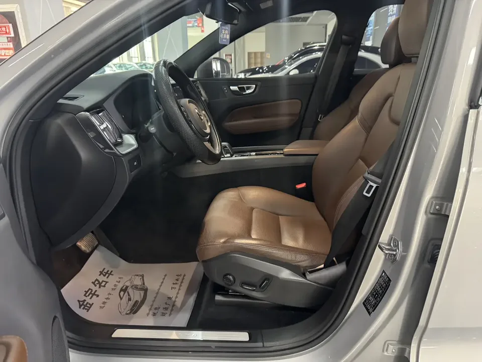 Volvo XC60 Volvo XC60 2023 B5 4WD Zhiyi Deluxe Edition 2022 — thumbnail 5