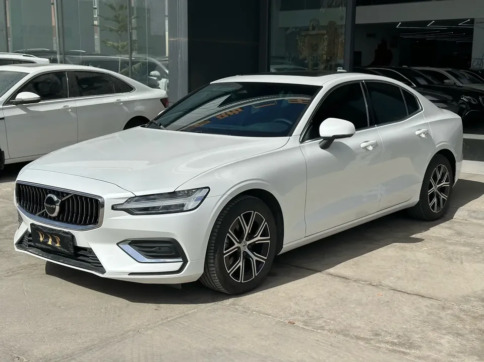 Volvo S60 2025