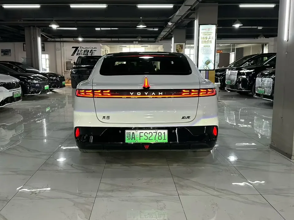 Voyah Passion PHEV Lantu Chasing Light PHEV 2024 ultra-long range four-wheel drive flagship version 2024 — миниатюра 2