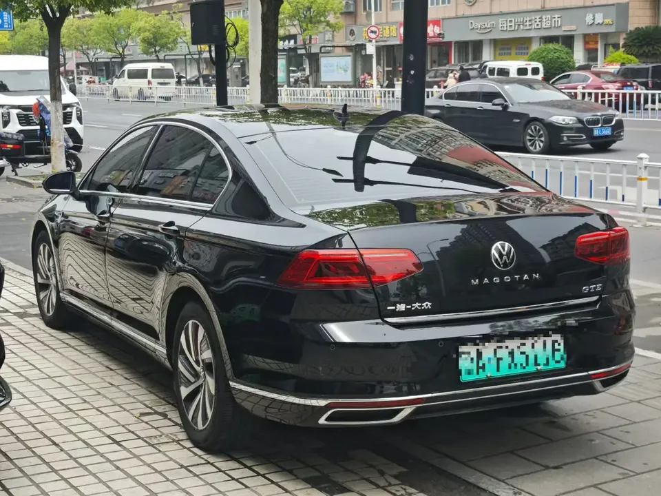 Volkswagen Magotan PHEV Magotan GTE 2022 Premium Edition 2022 — миниатюра 4