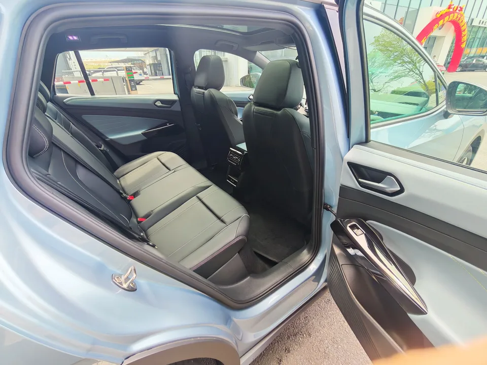 Volkswagen ID.4X Pure Intelligent Edition 2024 — миниатюра 4