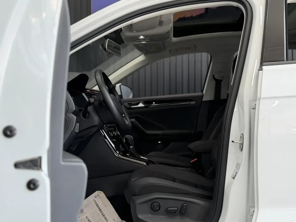 Volkswagen T-Roc Tange 280TSI DSG two-wheel drive comfort PLUS 2022 — миниатюра 5