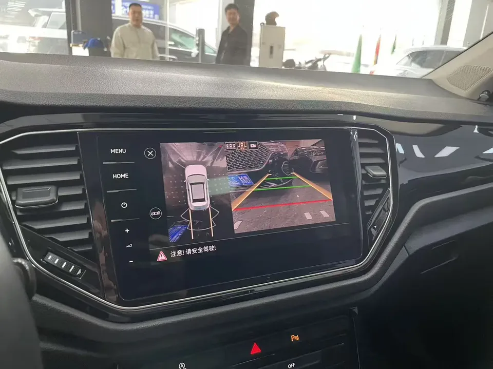 Volkswagen T-Roc 2020 Tange 280TSI DSG two-wheel drive comfort model 2022 — миниатюра 3