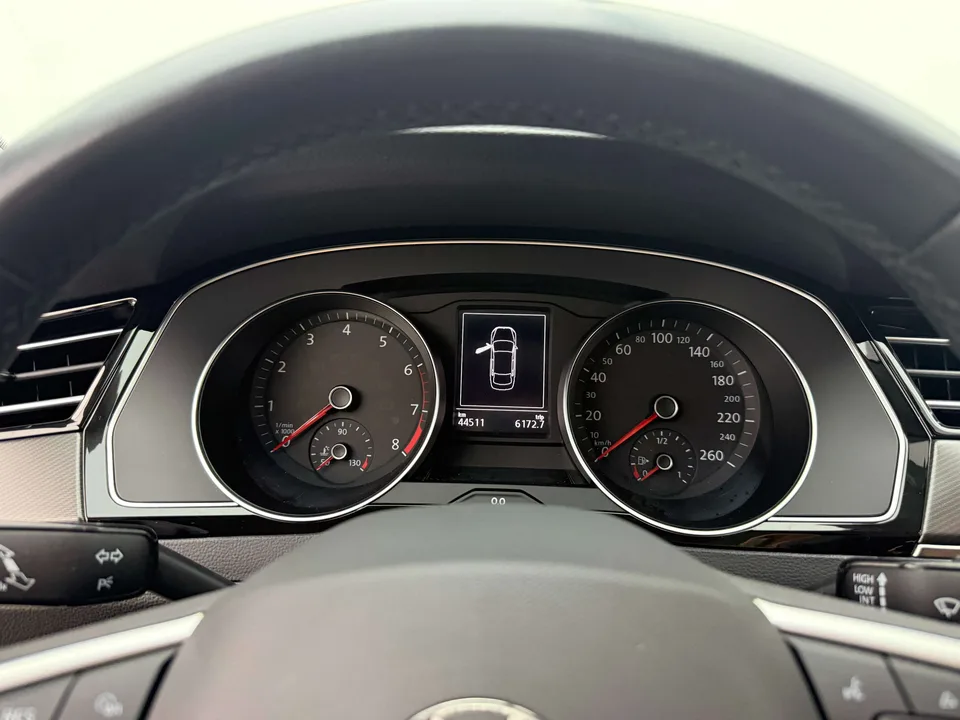 Volkswagen Magotan Magotan 2020 330TSI DSG Leading Edition 2023 — миниатюра 3