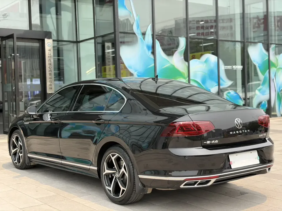 Volkswagen Magotan Magotan 2023 2 million commemorative edition 330TSI DSG luxury model 2023 — миниатюра 2