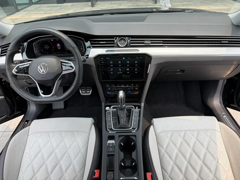 Volkswagen Magotan Magotan 2023 2 million commemorative edition 330TSI DSG luxury model 2023 — миниатюра 3