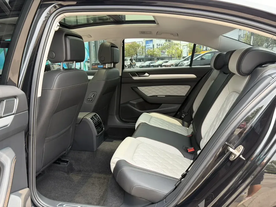 Volkswagen Magotan Magotan 2023 2 million commemorative edition 330TSI DSG luxury model 2023 — миниатюра 4