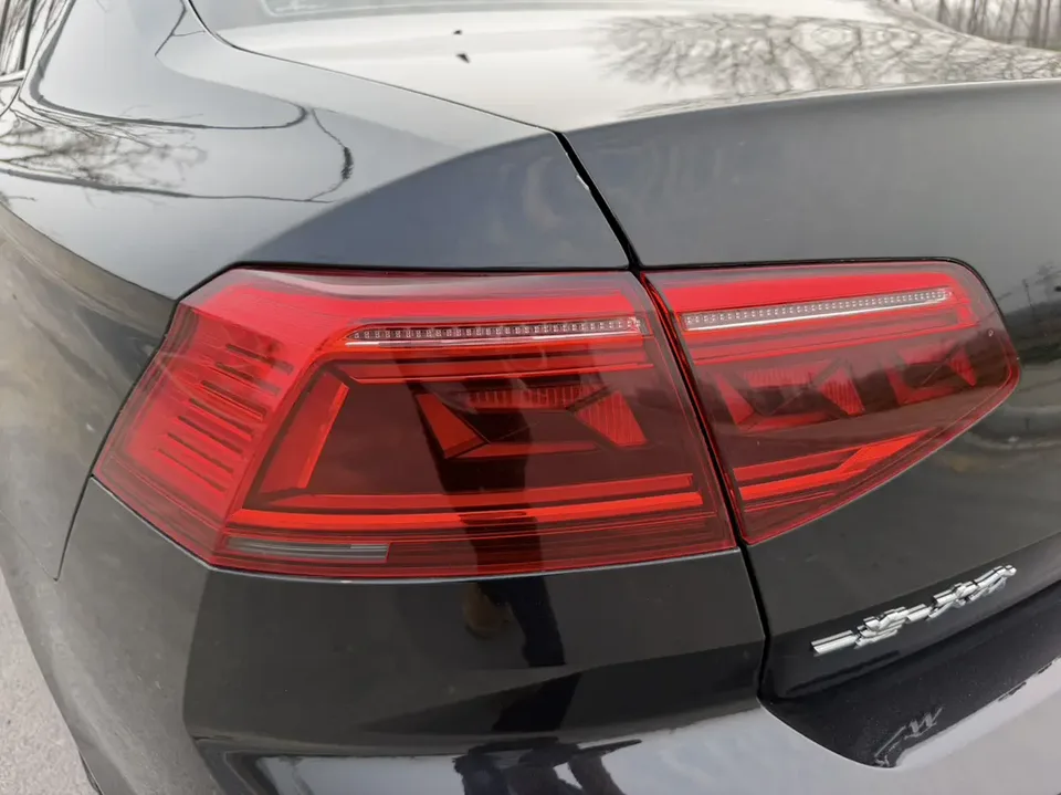 Volkswagen Magotan 330TSI DSG 30th Anniversary Edition 2022 — миниатюра 3