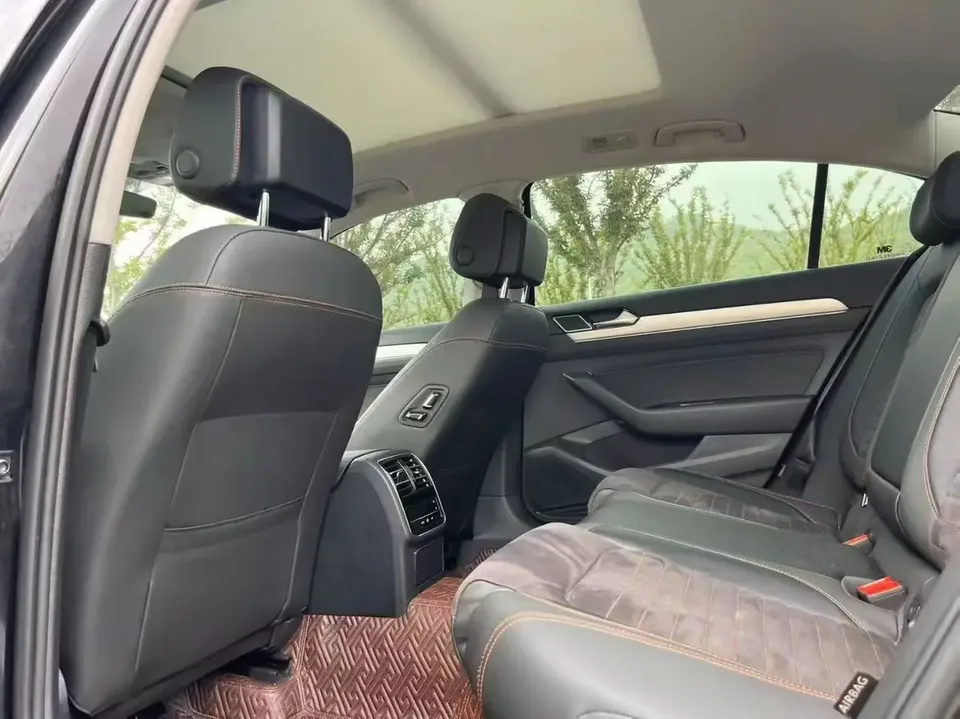 Volkswagen Magotan 330TSI DSG 30th Anniversary Edition 2022 — миниатюра 3