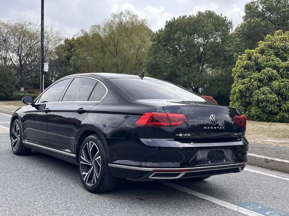 Volkswagen Magotan 330TSI DSG 30th Anniversary Edition 2022 — миниатюра 4