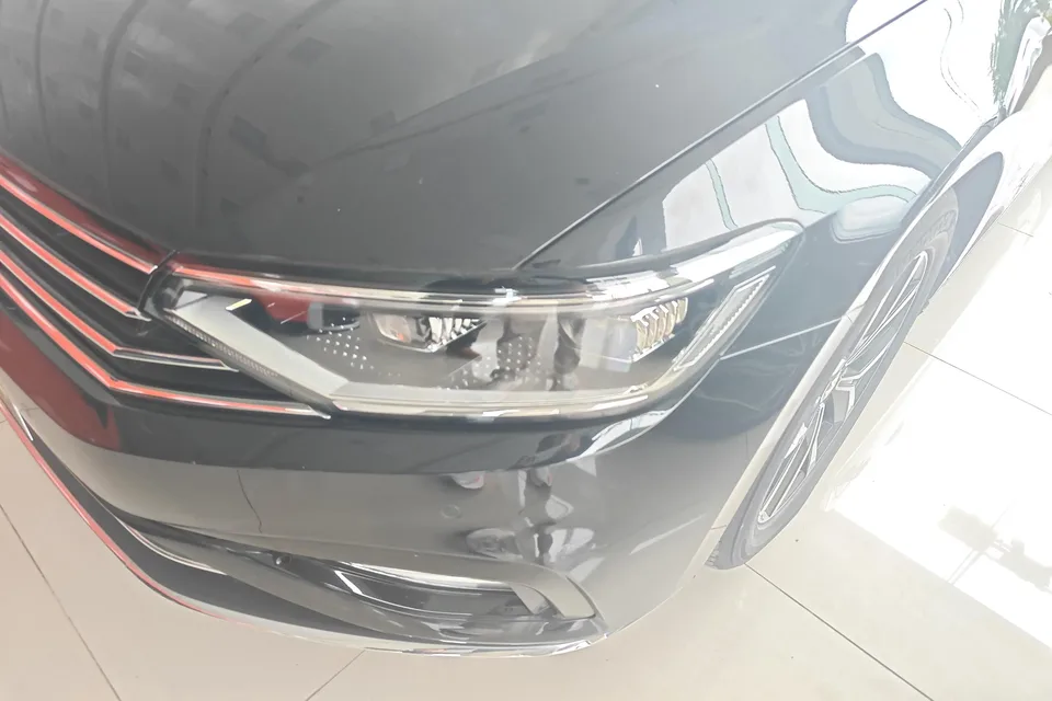 Volkswagen Magotan Magotan 2020 330TSI DSG Leading Edition 2022 — миниатюра 4
