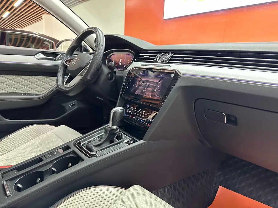 Volkswagen Magotan Magotan 2023 2 million commemorative edition 330TSI DSG luxury model 2022 — миниатюра 5