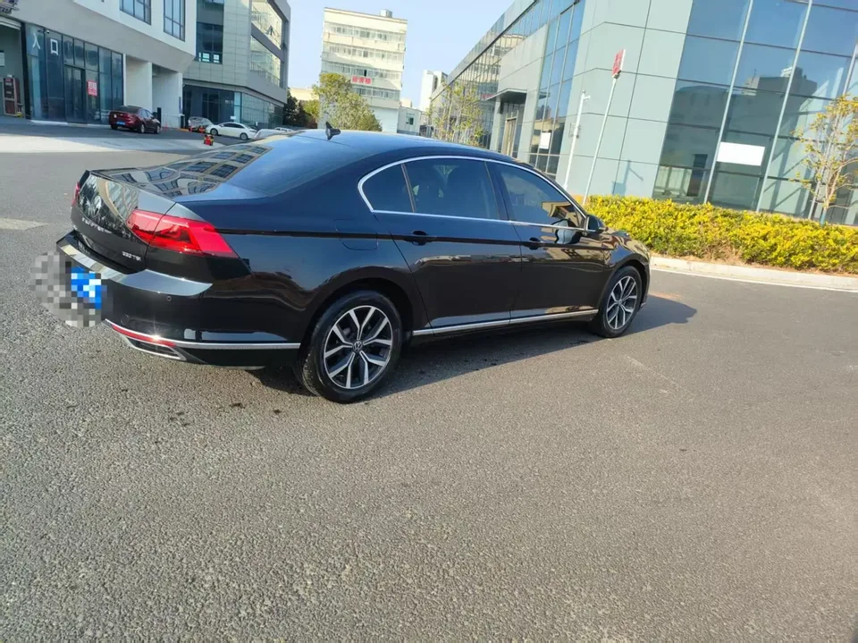 Volkswagen Magotan Magotan 2020 330TSI DSG Leading Edition 2022 — миниатюра 5