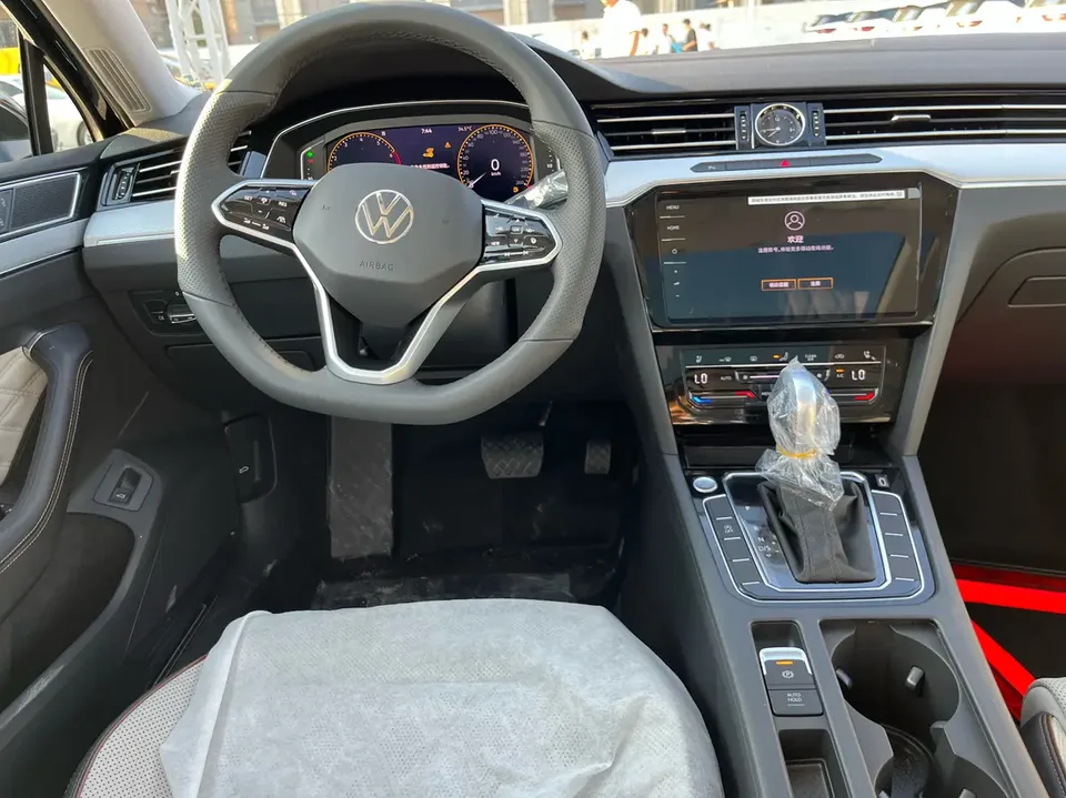 Volkswagen Magotan facelift model 330TSI DSG luxury model 2025 — миниатюра 4