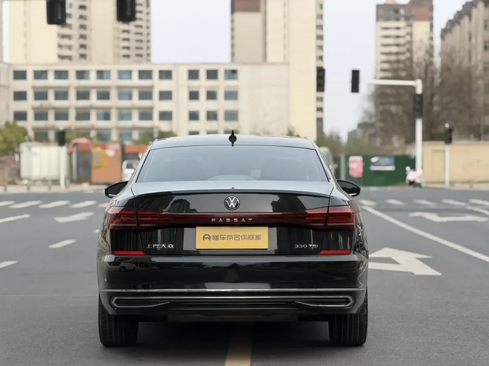 Volkswagen Passat facelift 330TSI Starry Sky Premium Edition 2023 — миниатюра 2