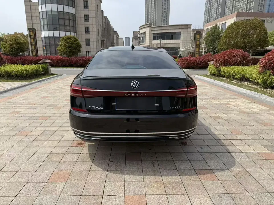 Volkswagen Passat facelift 330TSI Elite Edition 2023 — миниатюра 2