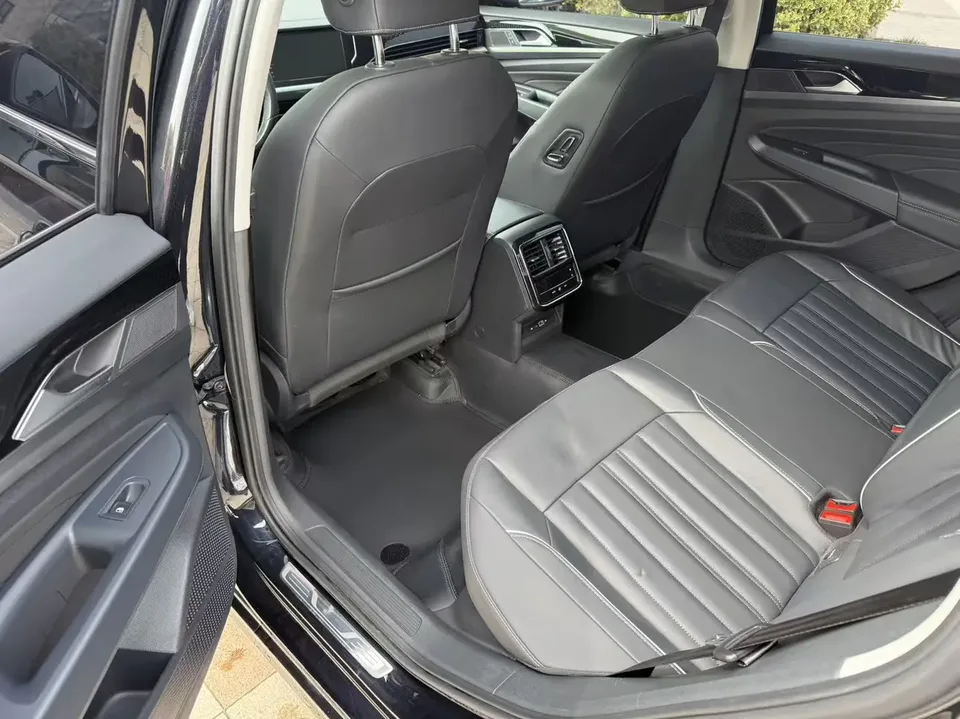 Volkswagen Passat facelift 330TSI Elite Edition 2023 — миниатюра 3