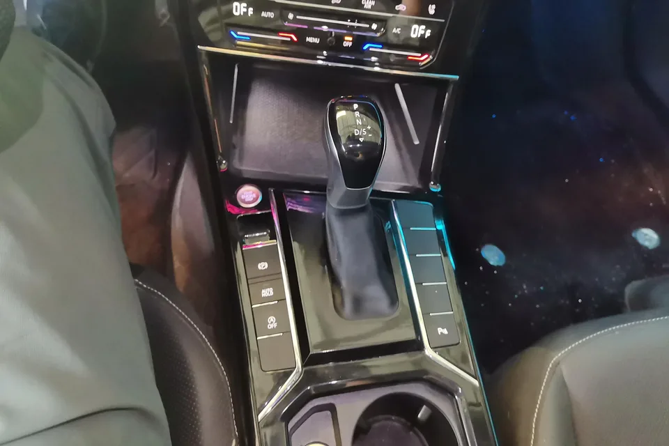 Volkswagen Passat Outstanding Model 380TSI Longteng Edition 2024 — миниатюра 3