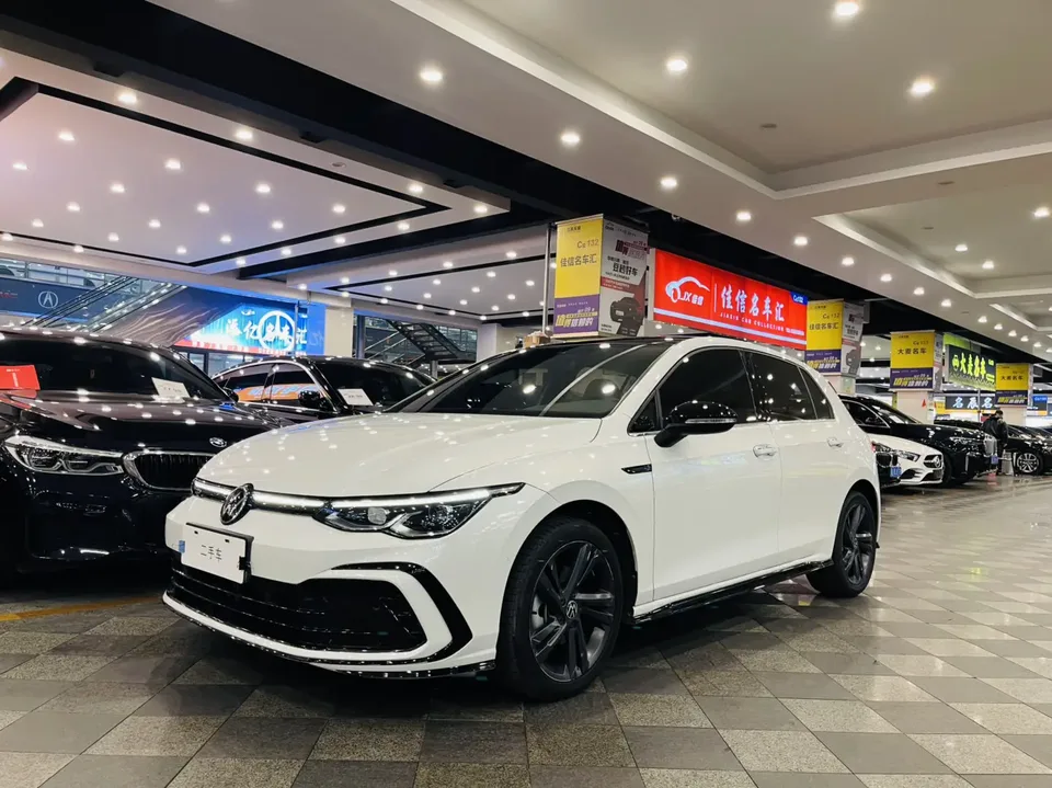 Volkswagen Golf Golf 2021 280TSI DSG R-Line 2022 — фото 1, купить с доставкой в Москву